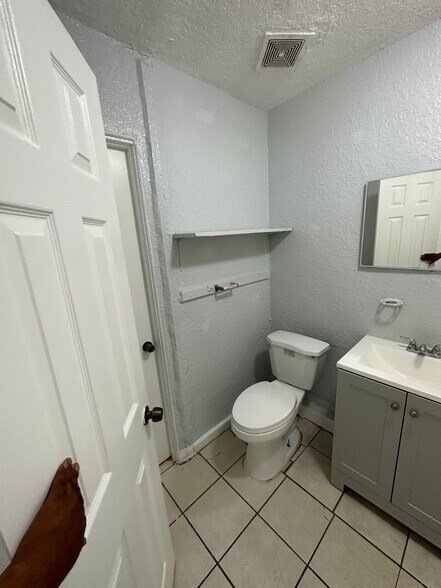 Building Photo - 312 Acosta St