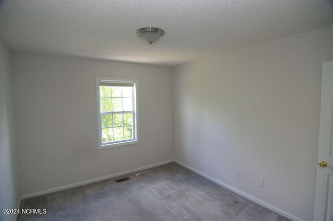 Building Photo - 2136 Flagstone Ct