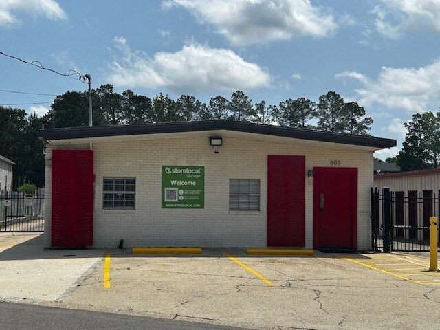 Building Photo - 603 Thornhill Dr