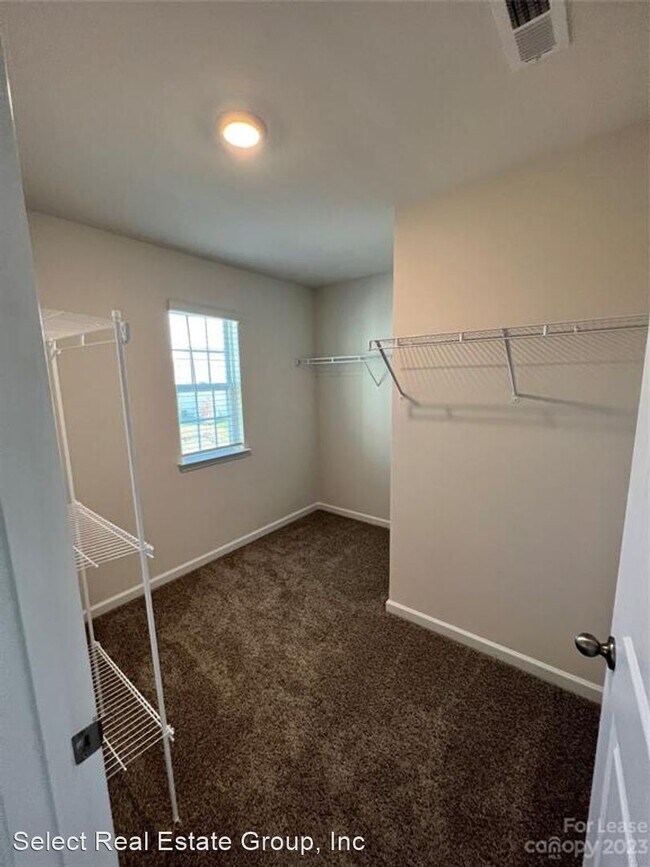 Building Photo - 5 br, 3 bath House - 106 Meadow View Drive