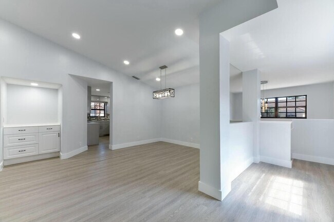 Building Photo - 22791 Trelawny Ter