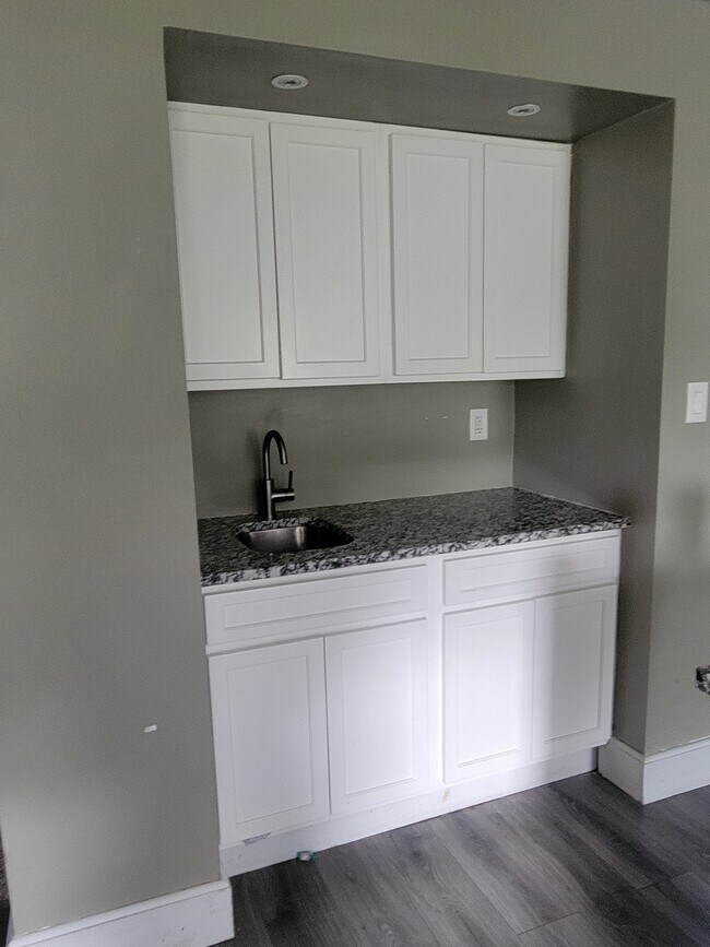 Building Photo - 2209 Elizabeth Ave