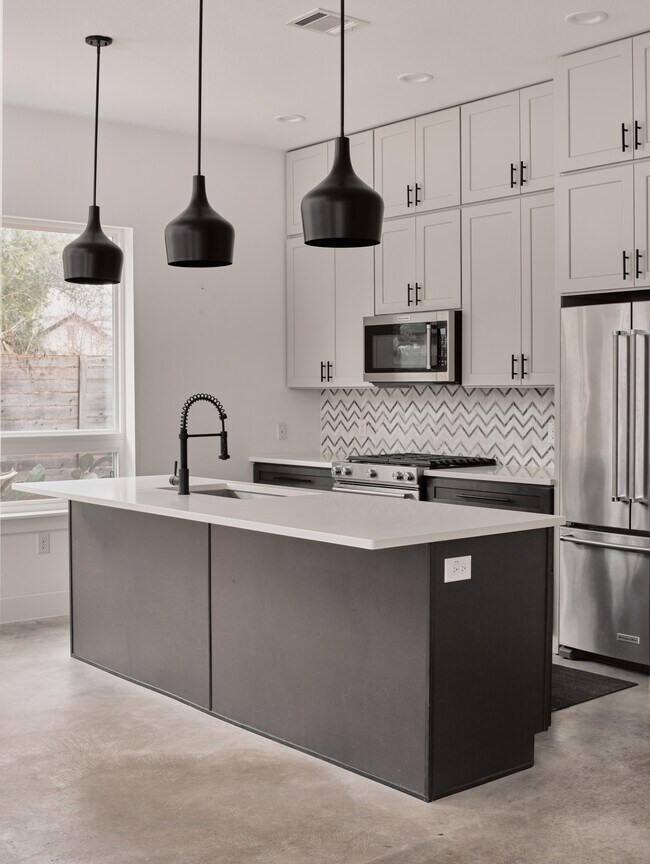 Building Photo - 910 Gullett St