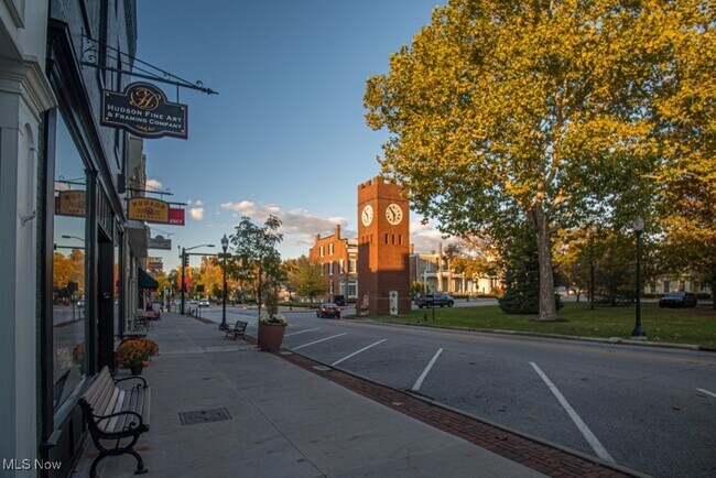 Building Photo - 1399 Barlow Rd