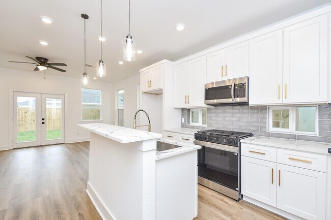 Building Photo - 4913 Nichols St