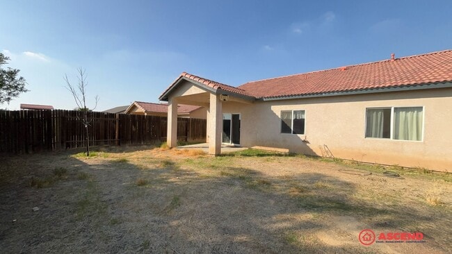 Building Photo - Cute Home In East Bakersfield!