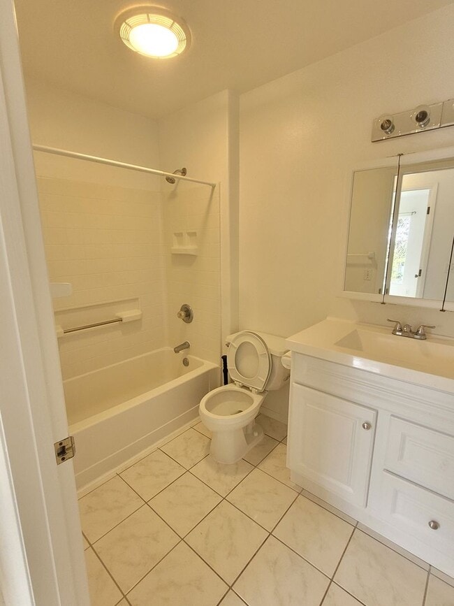 Building Photo - 3BD 2BA HOME IN HILO'S WAIAKEA HEIGHTS