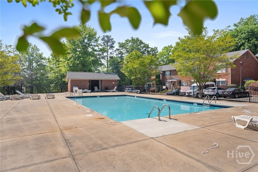 Building Photo - 460 Barnett Shoals Rd