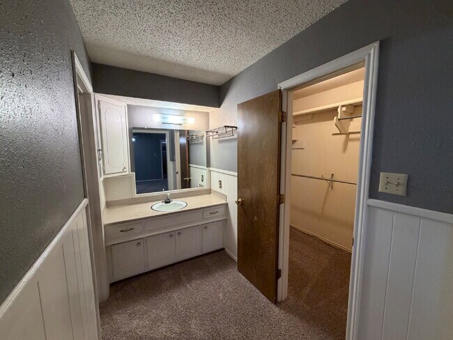 Building Photo - Spacious Home Across the Street from Leftwich Park & Next Block From The Elementary!