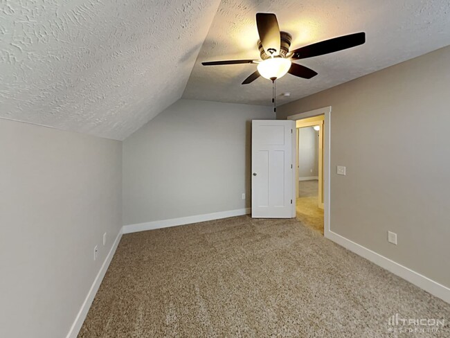 Building Photo - 336 Providence Dr