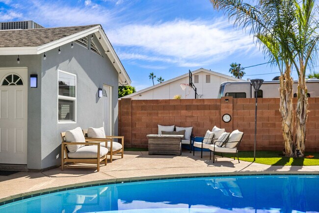 Building Photo - 8259 E Mulberry Ln