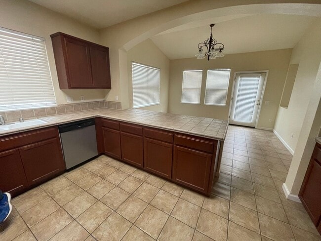 Building Photo - Single story home located in Crossroads!