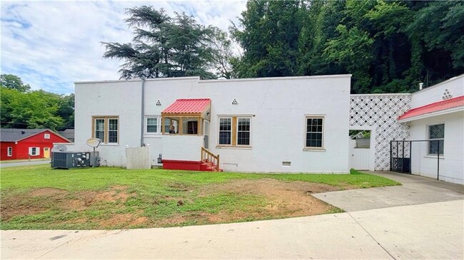 Building Photo - 403 E Elm St