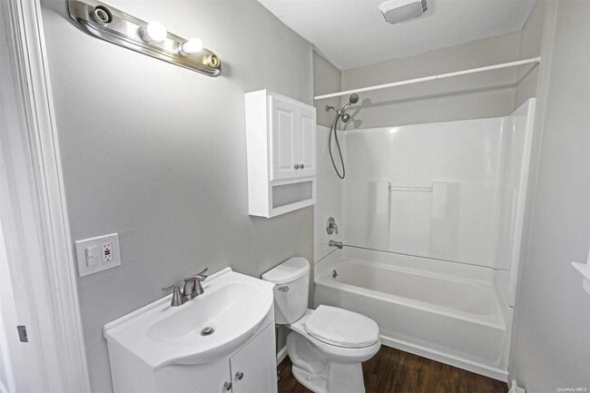 Building Photo - 787 Smithtown Ave