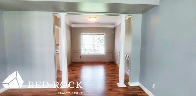 Building Photo - Beautiful 4 BR,  2.5 Bath Home in Oak Mountain School District Available Now