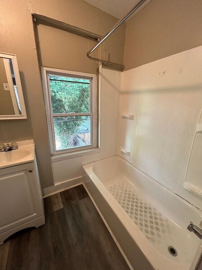 Building Photo - 821 Southard St