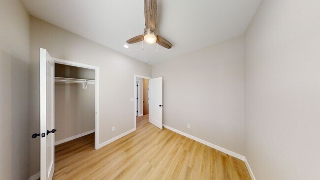 Building Photo - 4BD/2BA, Quick Walk to Campus! (Lease out,...