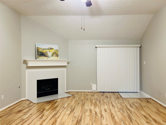 Building Photo - 1404 Helmsley Dr