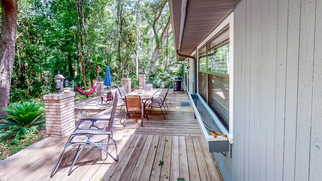 Building Photo - LOOK!  Park Avenue- 4 Bedroom/3 Bath - BEAUTIFUL!