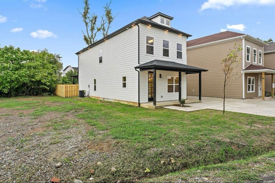 Building Photo - 2142 18th Ave N