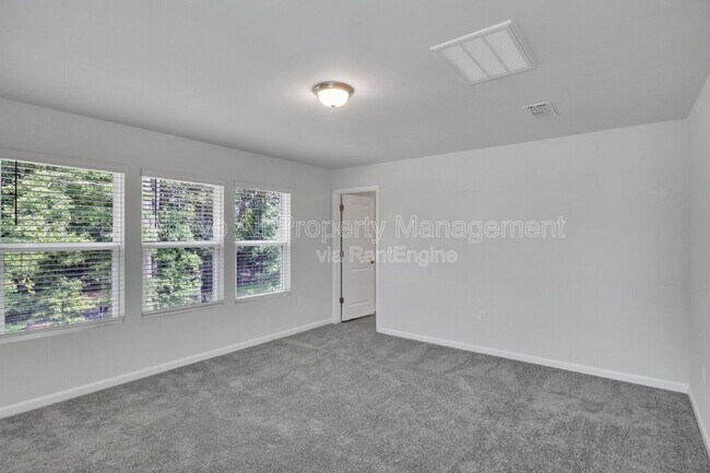 Building Photo - 840 McKenzie Pk Ter