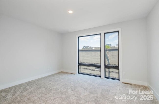Building Photo - 1225 Minter Pl