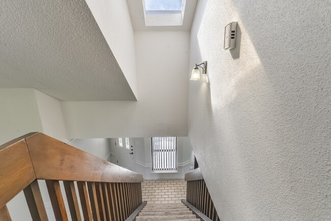 Building Photo - 15175 Diana Ln