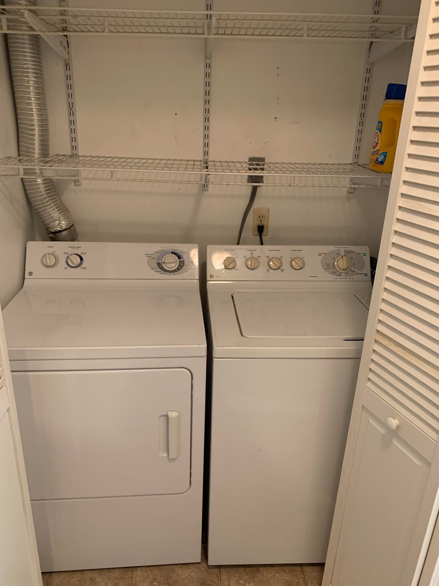 Laundry - 130 Mockingbird Ct