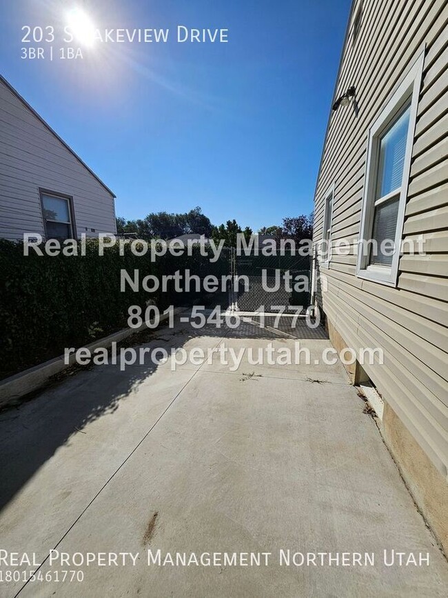 Building Photo - Darling 3 Bedroom Home in Clearfield