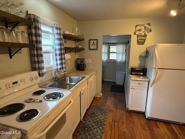 Building Photo - 3320 Travis Point Way