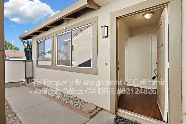 Building Photo - 2433 Sequoia Dr