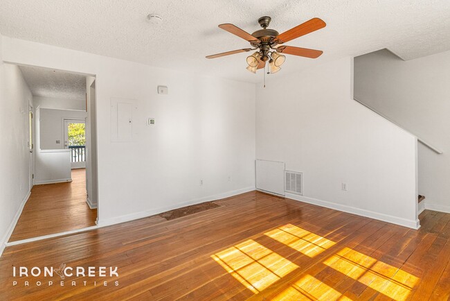 Building Photo - Charming 2-Bedroom Duplex in East Asheville