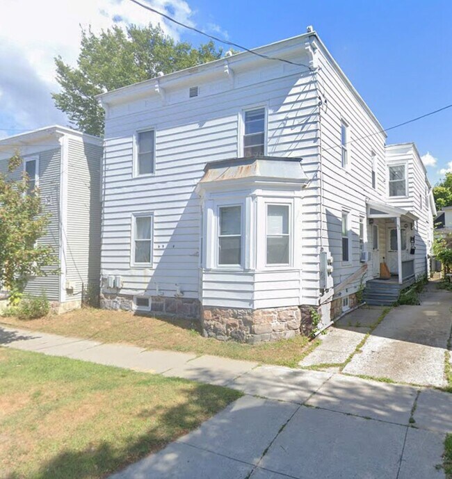 Primary Photo - 62 Intervale Ave