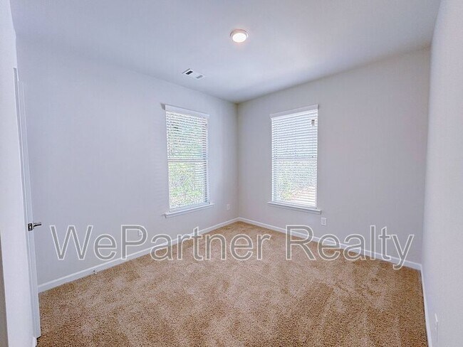 Building Photo - 2586 Mls Cmn Dr
