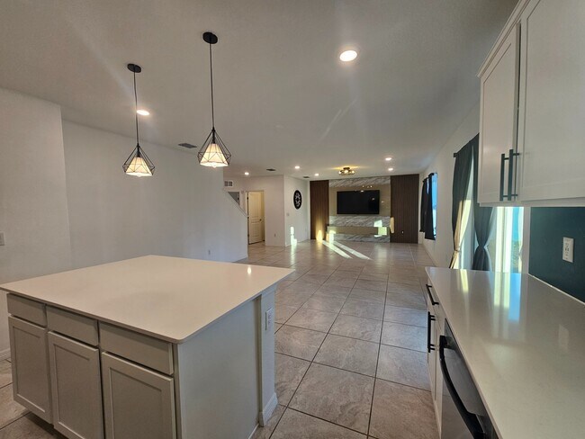 Building Photo - 3928 Capri Coast Dr