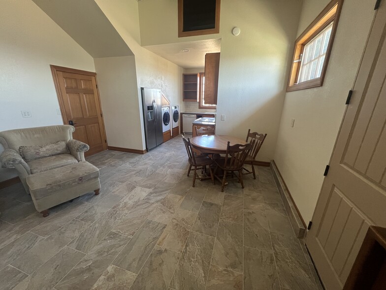 Building Photo - 1328 Chariot Ct