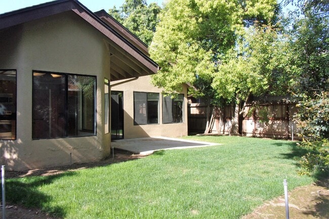 Building Photo - 3185 W Spruce Ave