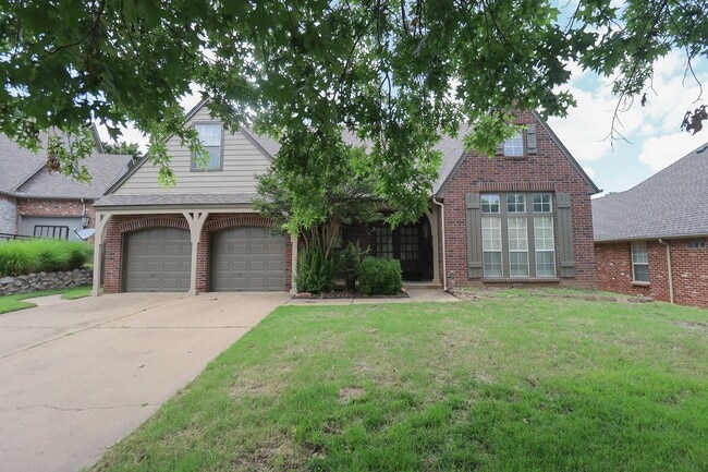 Building Photo - Huge, Gorgeous South Tulsa home ready for ...