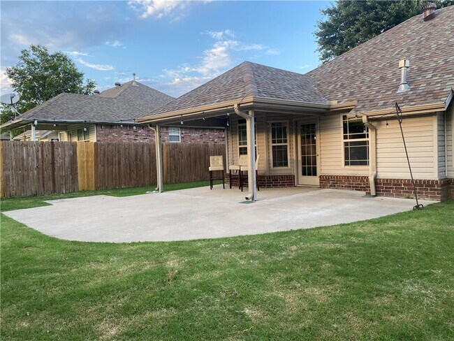 Building Photo - 2949 Bluegrass Pl