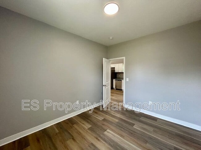 Building Photo - 321 N Kealing Ave