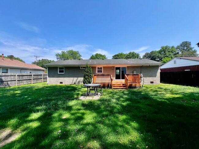 Building Photo - Gorgeous fully renovated 4 bedroom home in...