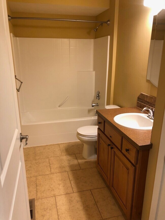 Main Floor Bath - 116 5th St