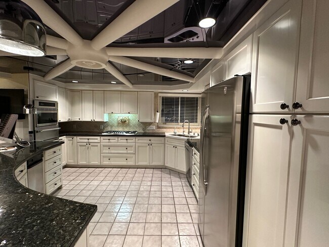 Building Photo - 19 Bronco Dr