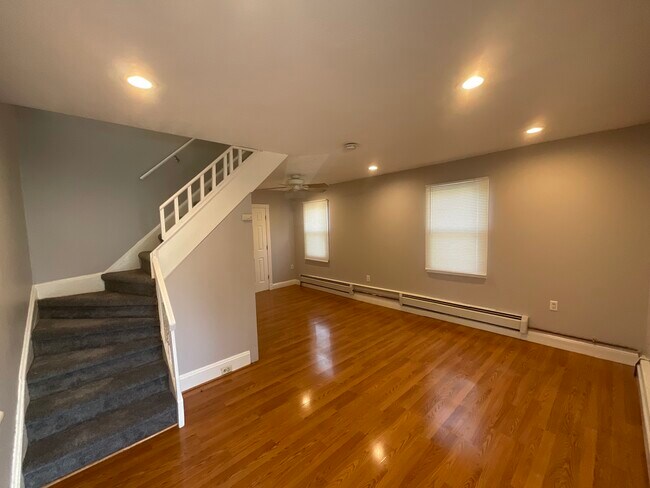 Building Photo - 1605 Parker Rd