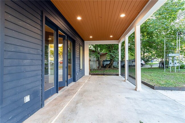 Building Photo - 2509 Del Curto Rd