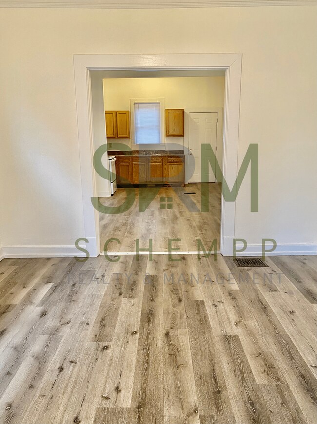 Building Photo - Updated Three Bedroom in West Louisville-Section 8 Accepted