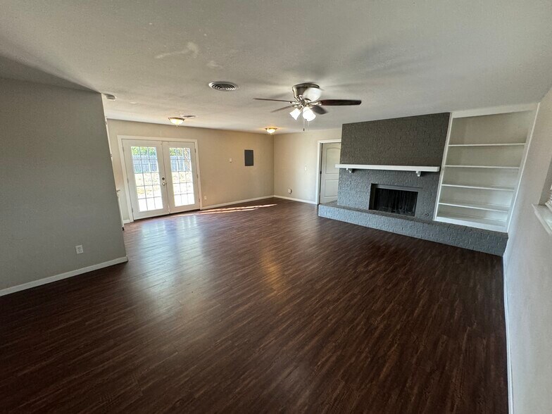 Building Photo - 5412 39th Dr