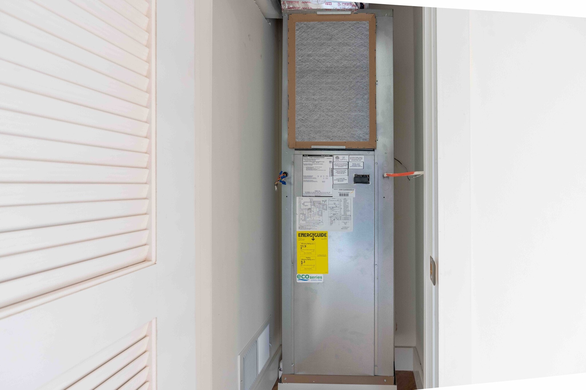 Dedicated heating/cooling unit - 517 18th St