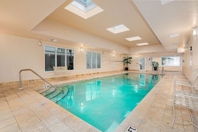 Building Photo - Furnished Condo in Daytona Beach Shores