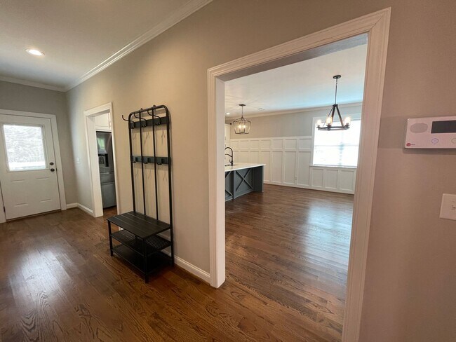 Building Photo - Amazing 5 Bedroom Craftsman-Style Home in Martinez!